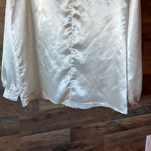 Vintage Norton McNaughton silky blouse with lace collar PTP: 21 1/2 L: 26 inches - Picture 16 of 16
